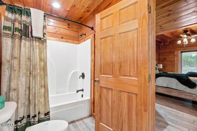 620 Chickasaw Gap Way, Pigeon Forge, TN 37863
