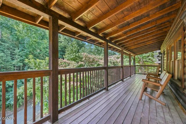 620 Chickasaw Gap Way, Pigeon Forge, TN 37863