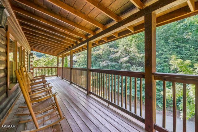 620 Chickasaw Gap Way, Pigeon Forge, TN 37863