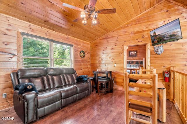 620 Chickasaw Gap Way, Pigeon Forge, TN 37863