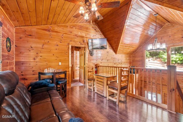 620 Chickasaw Gap Way, Pigeon Forge, TN 37863