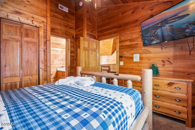 620 Chickasaw Gap Way, Pigeon Forge, TN 37863
