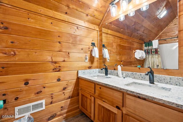 620 Chickasaw Gap Way, Pigeon Forge, TN 37863