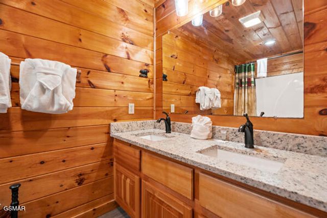 620 Chickasaw Gap Way, Pigeon Forge, TN 37863