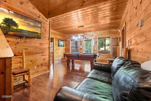 620 Chickasaw Gap Way, Pigeon Forge, TN 37863