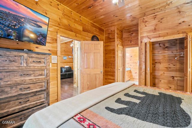 620 Chickasaw Gap Way, Pigeon Forge, TN 37863