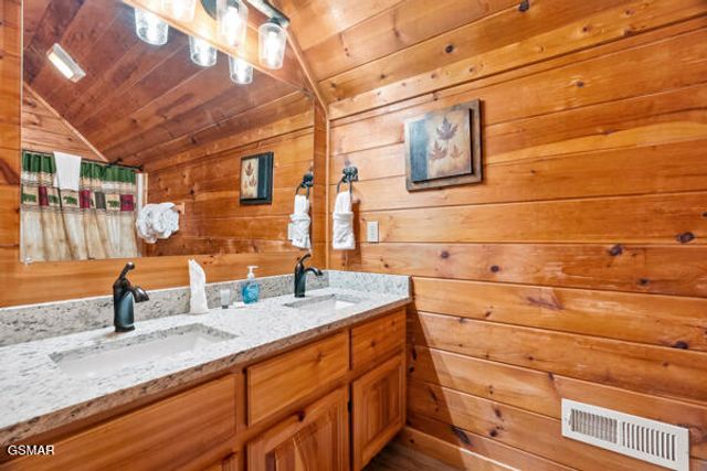 620 Chickasaw Gap Way, Pigeon Forge, TN 37863