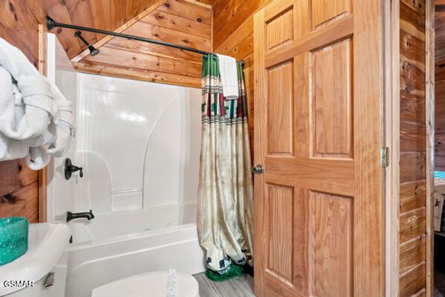 620 Chickasaw Gap Way, Pigeon Forge, TN 37863