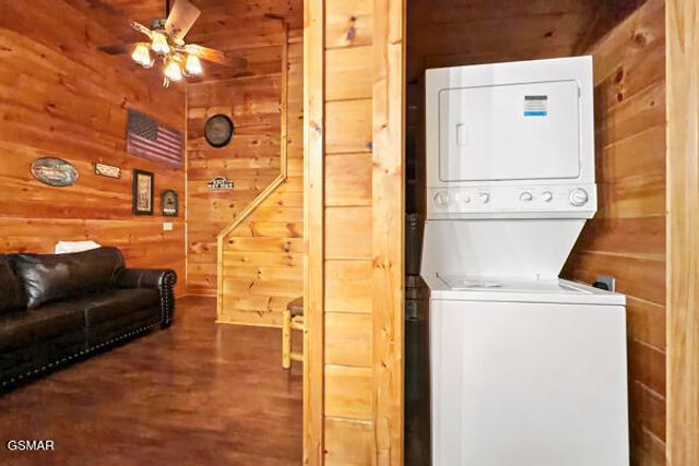 620 Chickasaw Gap Way, Pigeon Forge, TN 37863