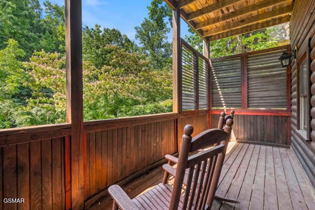 620 Chickasaw Gap Way, Pigeon Forge, TN 37863
