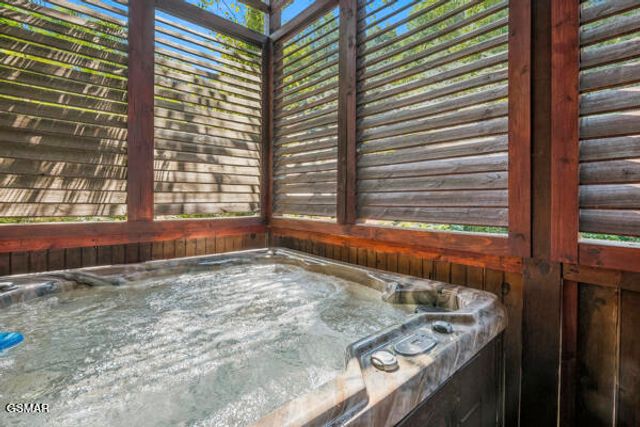 620 Chickasaw Gap Way, Pigeon Forge, TN 37863