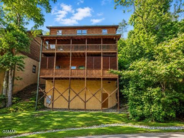 620 Chickasaw Gap Way, Pigeon Forge, TN 37863