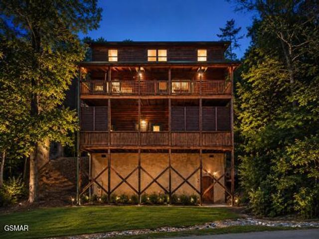 620 Chickasaw Gap Way, Pigeon Forge, TN 37863
