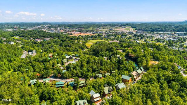 620 Chickasaw Gap Way, Pigeon Forge, TN 37863