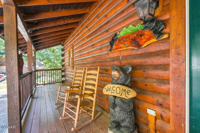 620 Chickasaw Gap Way, Pigeon Forge, TN 37863