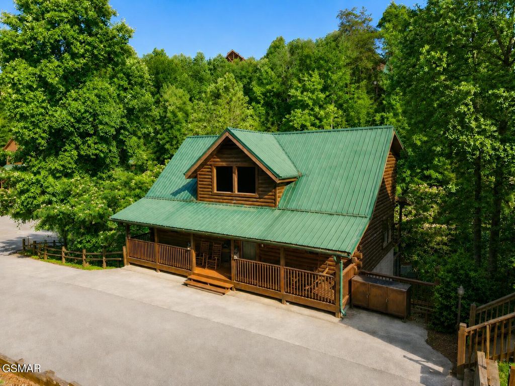 620 Chickasaw Gap Way, Pigeon Forge, TN 37863