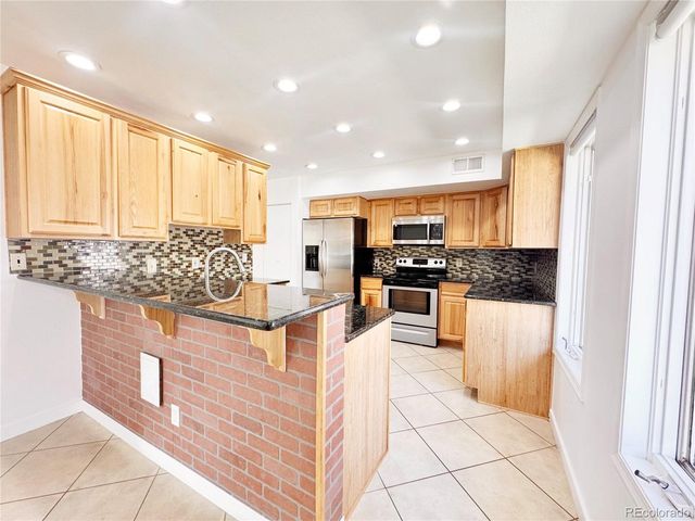 6425 S Dayton St 102, Englewood, CO 80111