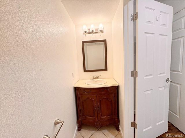 6425 S Dayton St 102, Englewood, CO 80111