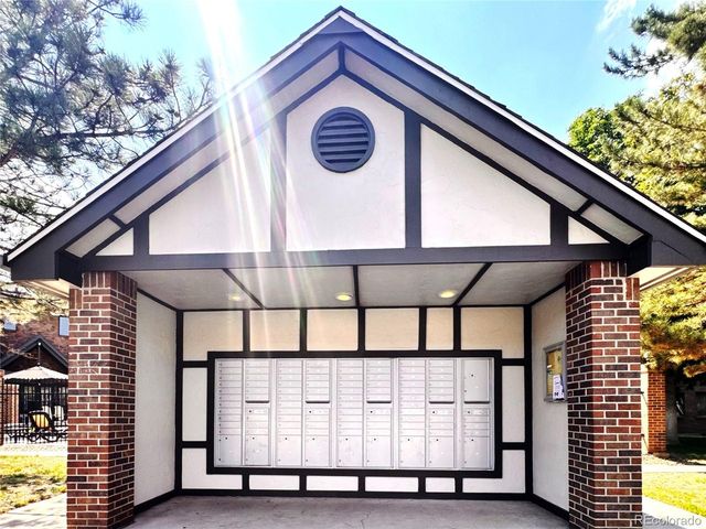 6425 S Dayton St 102, Englewood, CO 80111