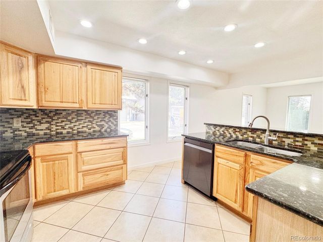 6425 S Dayton St 102, Englewood, CO 80111