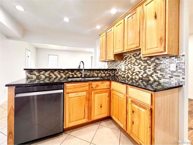 6425 S Dayton St 102, Englewood, CO 80111