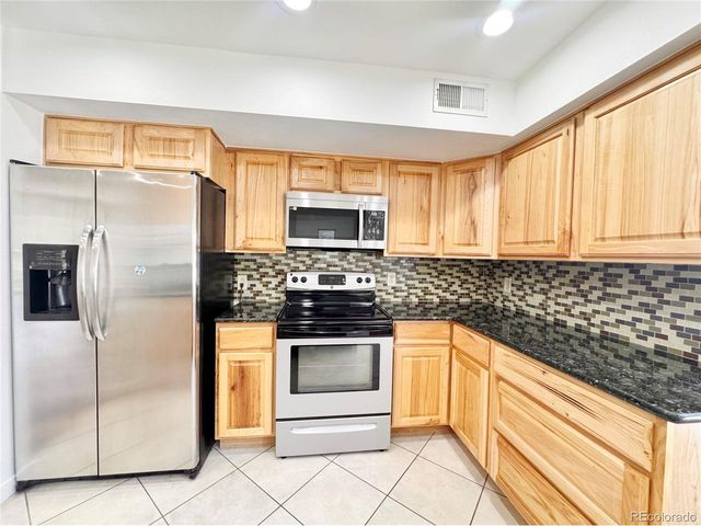6425 S Dayton St 102, Englewood, CO 80111