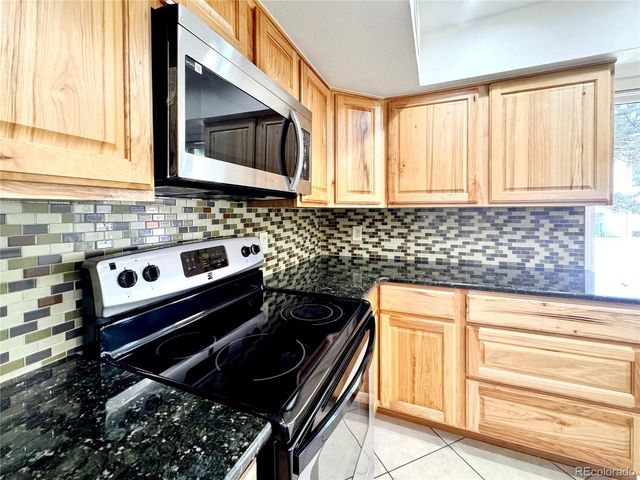 6425 S Dayton St 102, Englewood, CO 80111