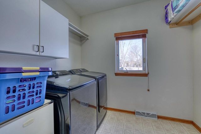 1125 Carlee Ann LANE, Pewaukee, WI 53072