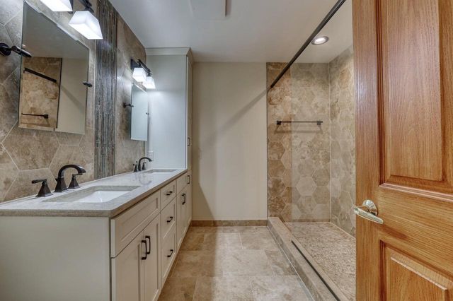 1125 Carlee Ann LANE, Pewaukee, WI 53072