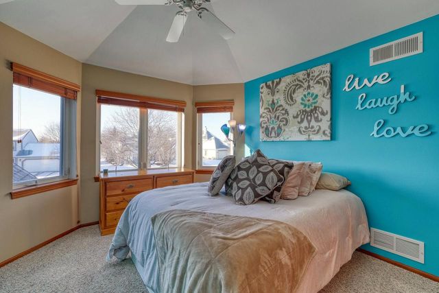 1125 Carlee Ann LANE, Pewaukee, WI 53072