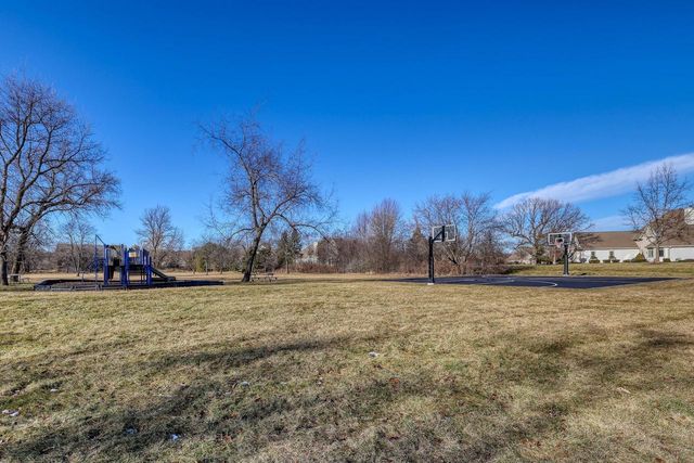 1125 Carlee Ann LANE, Pewaukee, WI 53072