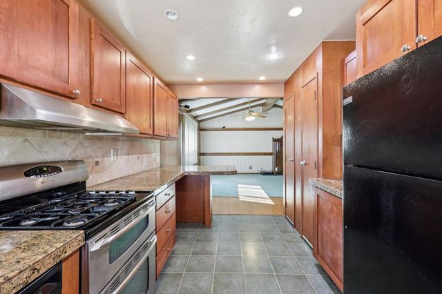 275 S Worthington Street 14, Spring Valley, CA 91977