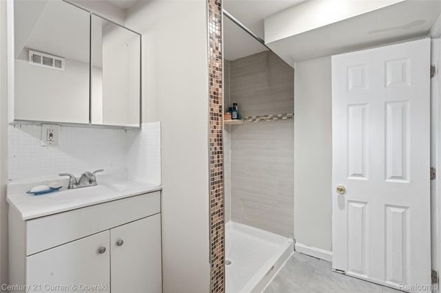 8227 Riverview Street, Dearborn Heights, MI 48127