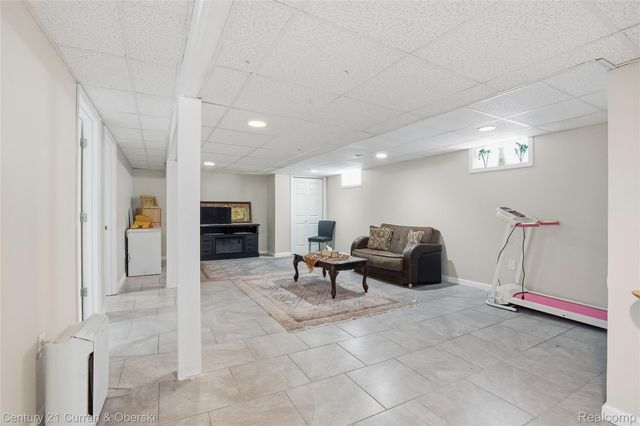 8227 Riverview Street, Dearborn Heights, MI 48127