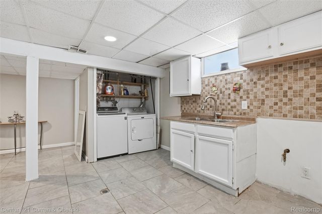 8227 Riverview Street, Dearborn Heights, MI 48127