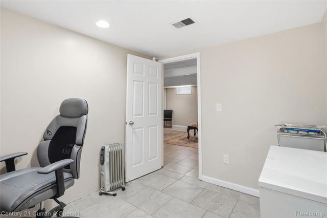 8227 Riverview Street, Dearborn Heights, MI 48127
