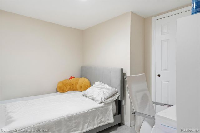 8227 Riverview Street, Dearborn Heights, MI 48127