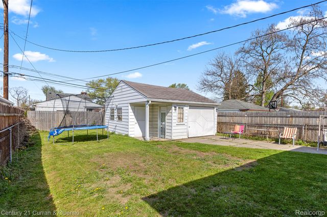 8227 Riverview Street, Dearborn Heights, MI 48127