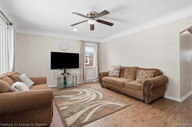 8227 Riverview Street, Dearborn Heights, MI 48127