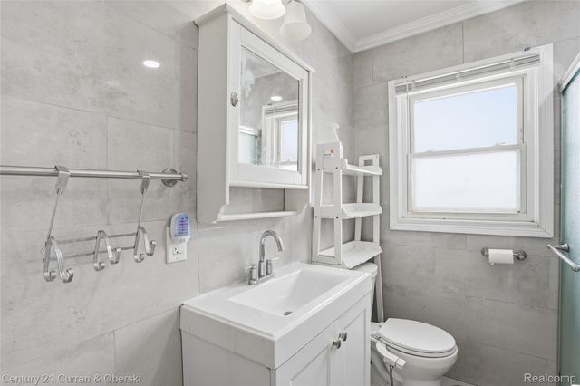 8227 Riverview Street, Dearborn Heights, MI 48127