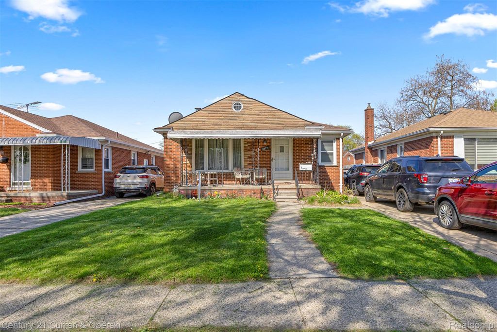 8227 Riverview Street, Dearborn Heights, MI 48127
