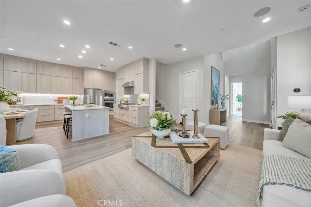 120 Parkland Alley, Lake Forest, CA 92630