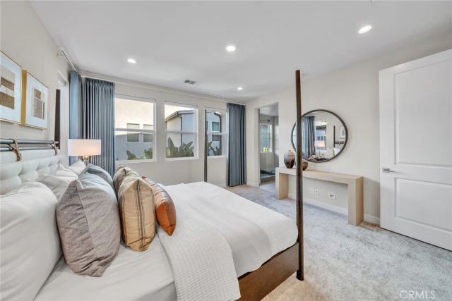 120 Parkland Alley, Lake Forest, CA 92630