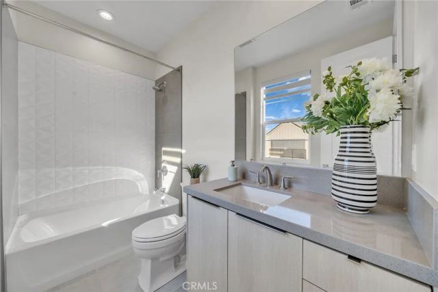 120 Parkland Alley, Lake Forest, CA 92630