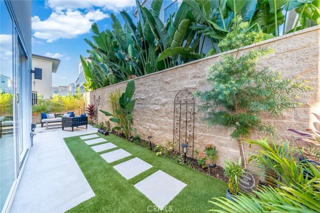 120 Parkland Alley, Lake Forest, CA 92630