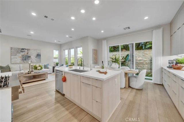 120 Parkland Alley, Lake Forest, CA 92630