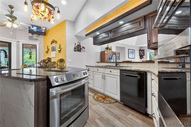 3783 W Birds Nest Drive, Beverly Hills, FL 34465