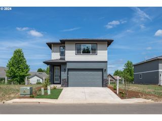375 SUNDAY Dr, Creswell, OR 97426