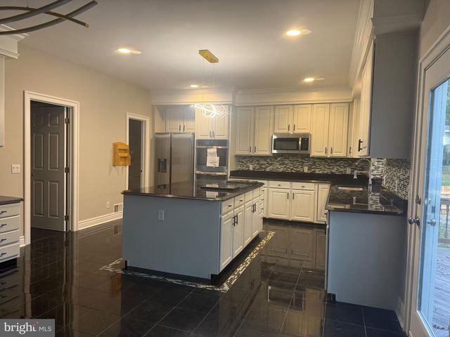 25 FORREST HILLS DR, Voorhees, NJ 08043