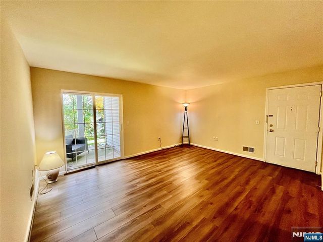 926 Juniper Way, Mahwah, NJ 07430